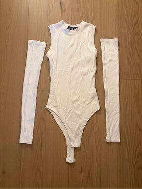 The Pangaea White Ribbed Sleeveless Bodysuit with Detachable Arm Sleeves